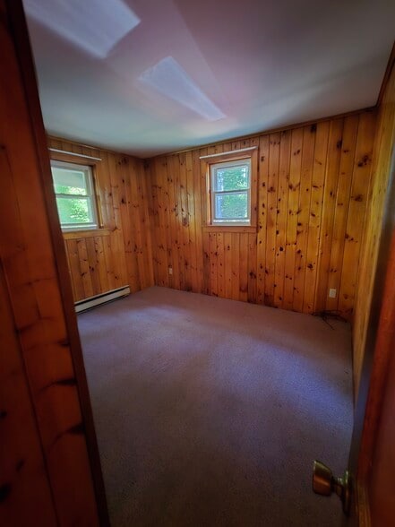 One bedroom - 508 Rock Ave