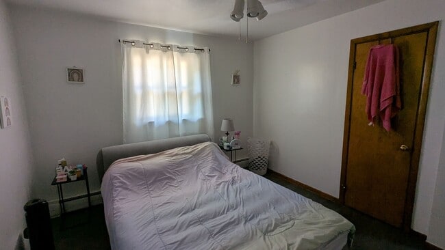 Building Photo - Welcome to this gem located in the heart o...