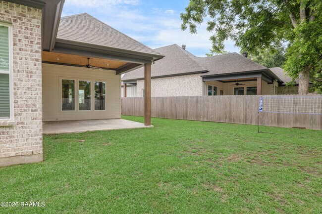 Building Photo - 100 Sanctuary Ln