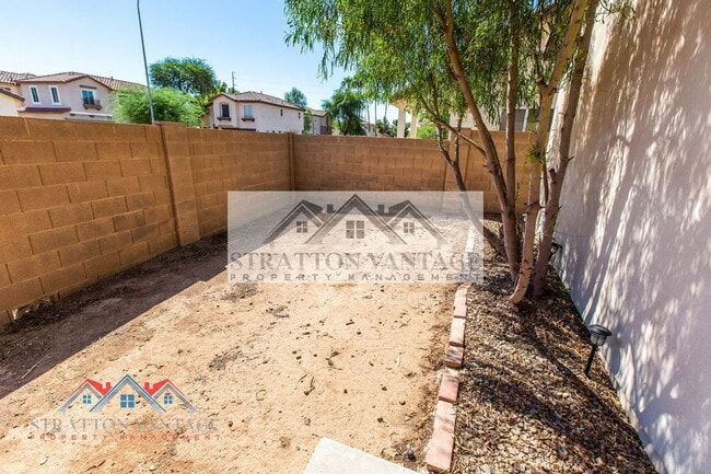 Building Photo - 2185 N Mosley Dr