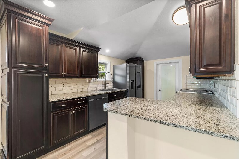 Building Photo - 710 S Pine St