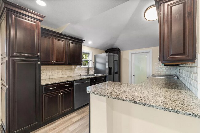 Building Photo - 710 S Pine St