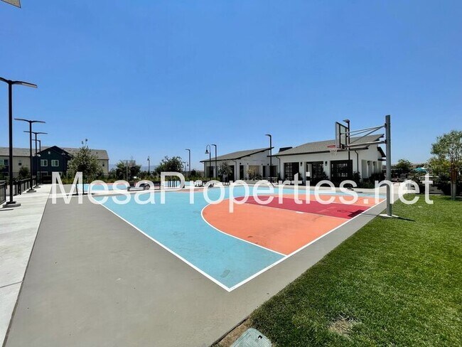 Building Photo - 3134 E La Avenida Dr