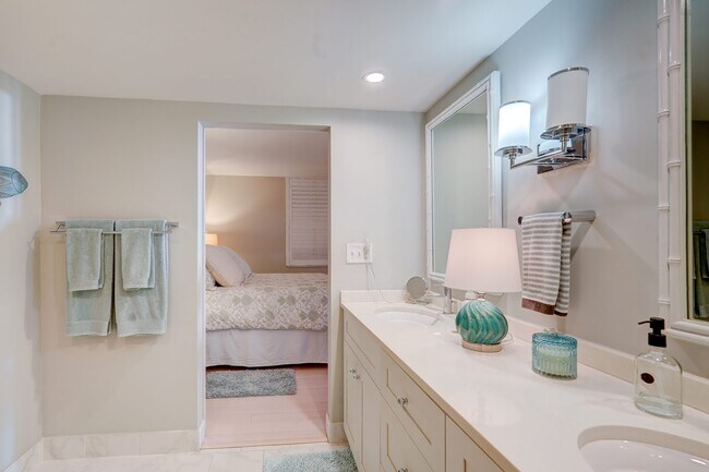 Building Photo - 5480 N Ocean Dr