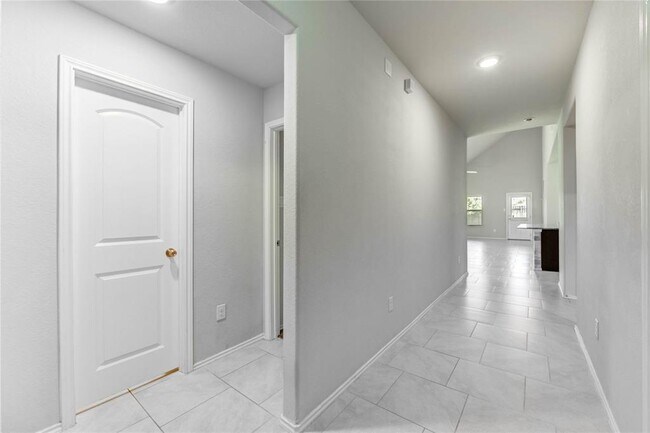 Building Photo - 23815 Rivage Ridge Dr