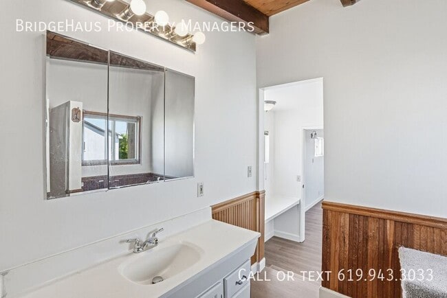 Building Photo - 7562 Zemco Dr