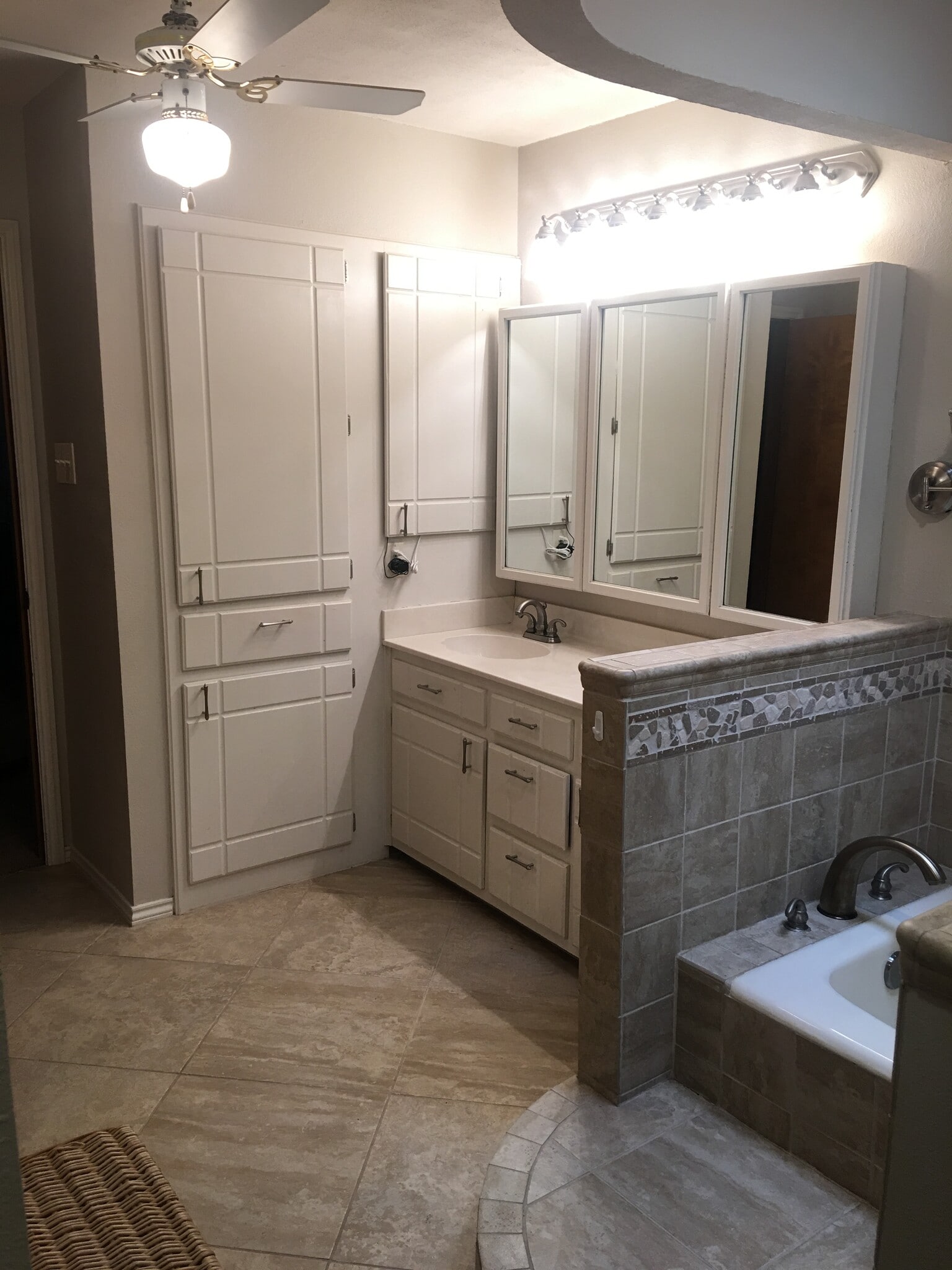 Master bathroom - 5207 90th St