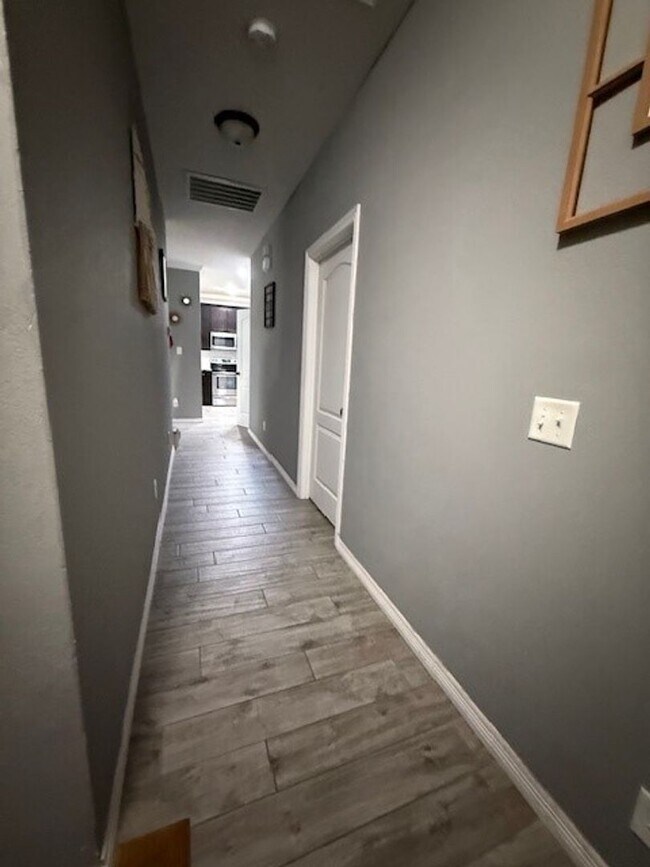 Building Photo - 324