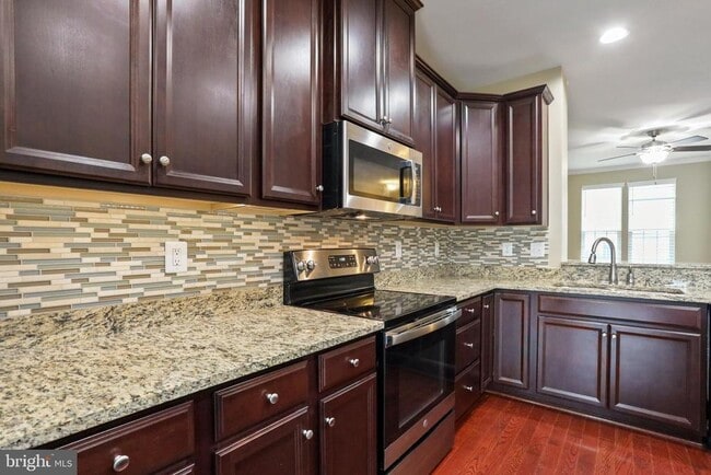 Building Photo - 85 Norwood Dr