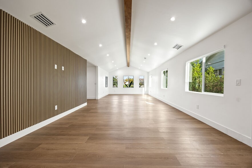 Building Photo - 212 W 64th St