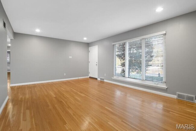 Building Photo - 8408 Louwen Dr