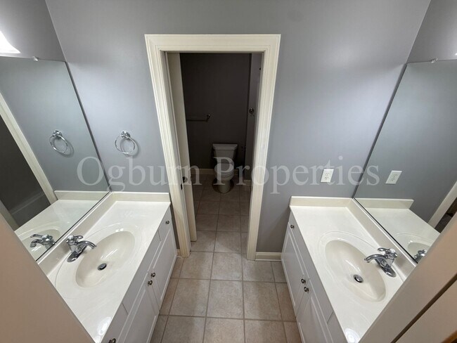 Building Photo - 4BR/2BA/2-0.5BA Custom Home in Greenbrier ...