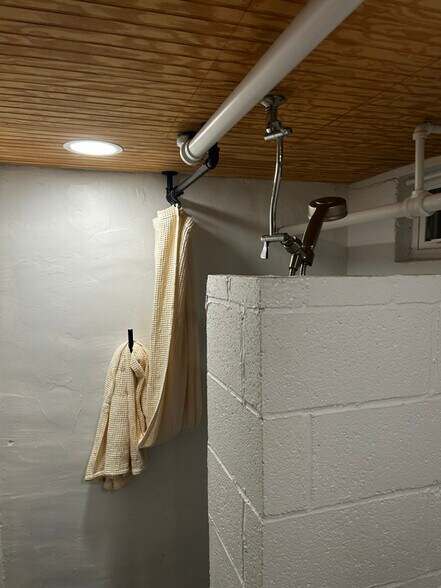 Building Photo - 10166 Glebe Rd