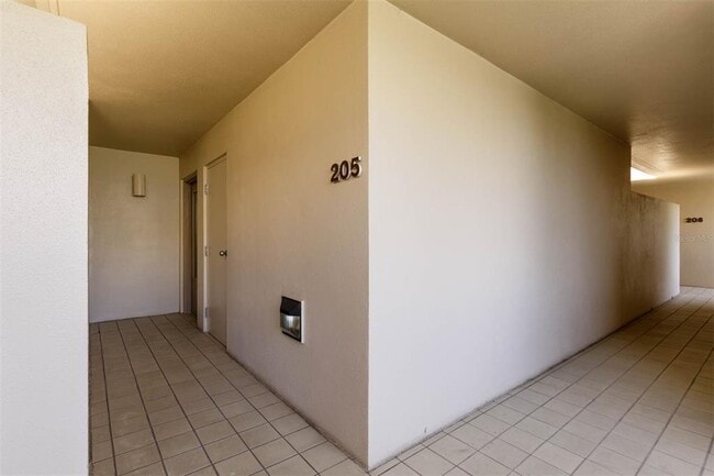 Building Photo - 2775 Kipps Colony Dr S