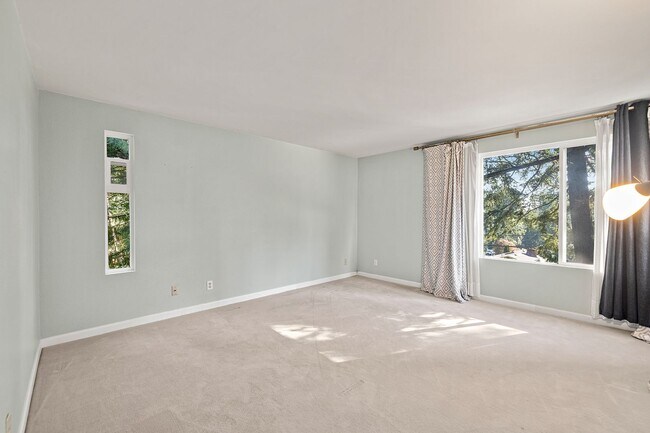 Building Photo - Amazing 2bed/1.5bath Condo Unit with Private Balcony in Meridian Park!