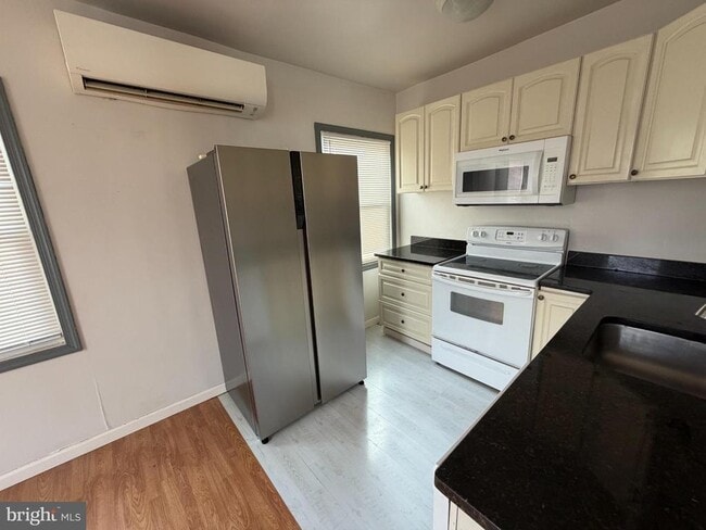 Building Photo - 600 Keefer Pl NW