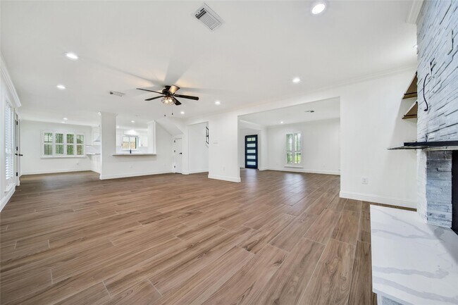 Building Photo - 950 Del Norte St