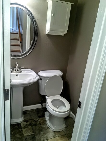 1/2 bath - 16351 Petro Dr