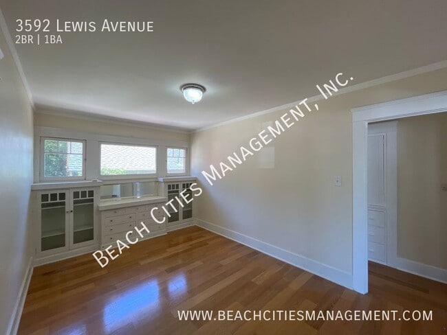 Building Photo - 3592 Lewis Ave