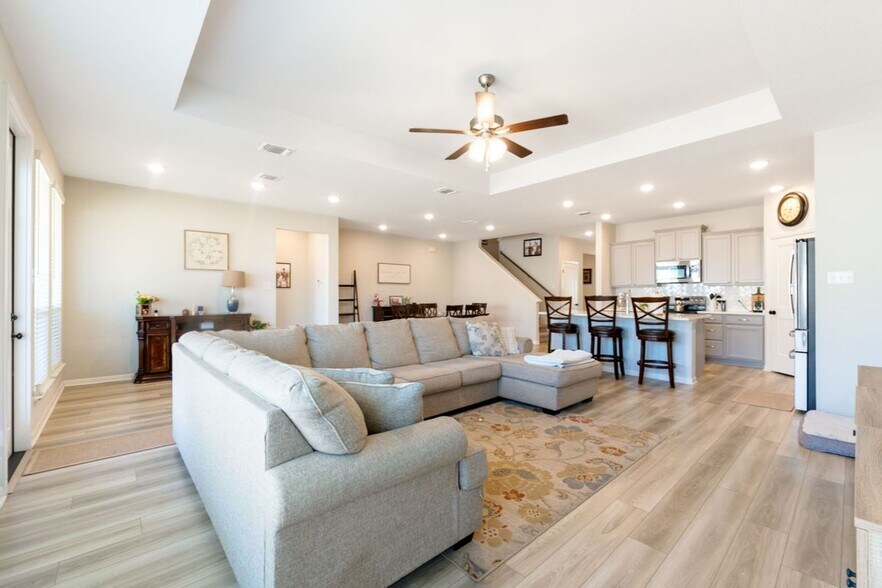 Building Photo - 2011 Cutleaf Dr