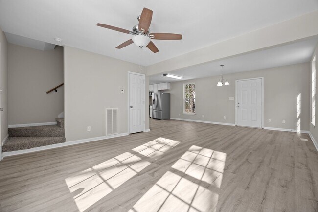 Building Photo - Portsmouth/5 bed 2 bath/Ready for quick move in!!