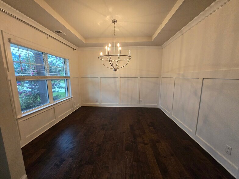 Building Photo - 10846 Prairie Lake Dr