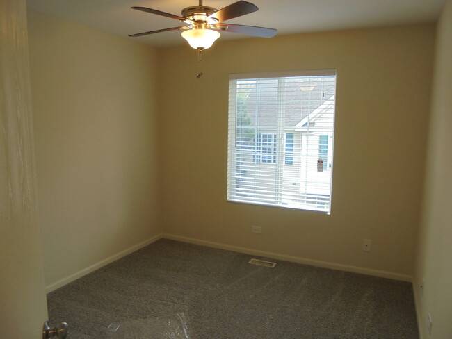 Building Photo - 615 Windsor Dr
