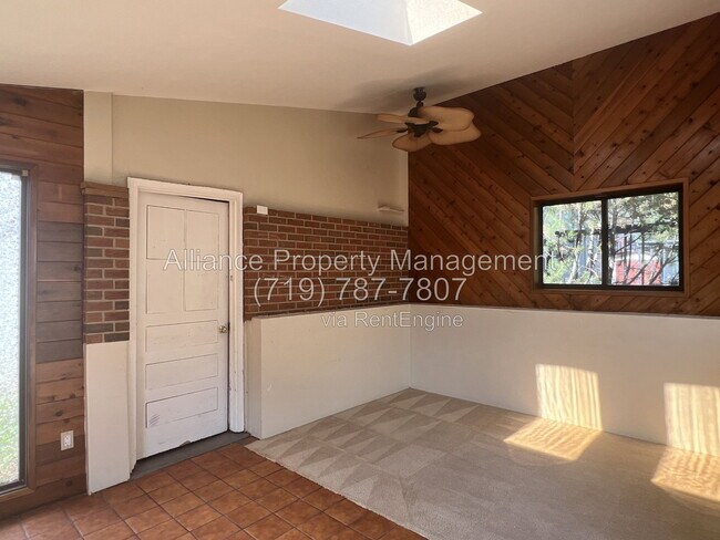Building Photo - 1345 Pike Dr