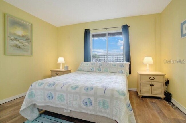 Building Photo - 3622 Lake Bayshore Dr