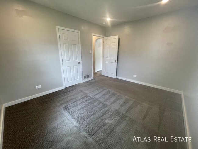 Building Photo - 3966 Utica St