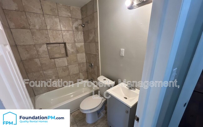 Building Photo - 2303 Longstreet Dr