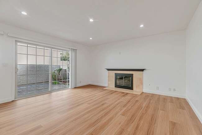 Building Photo - Cupertino Schools - Beautifully Updated Co...