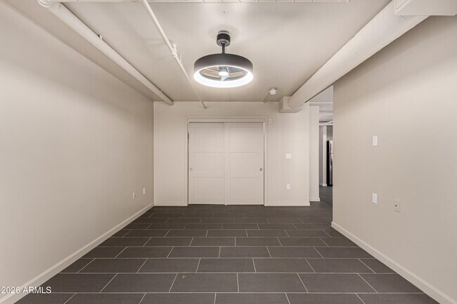 Building Photo - 535 W Thomas Rd