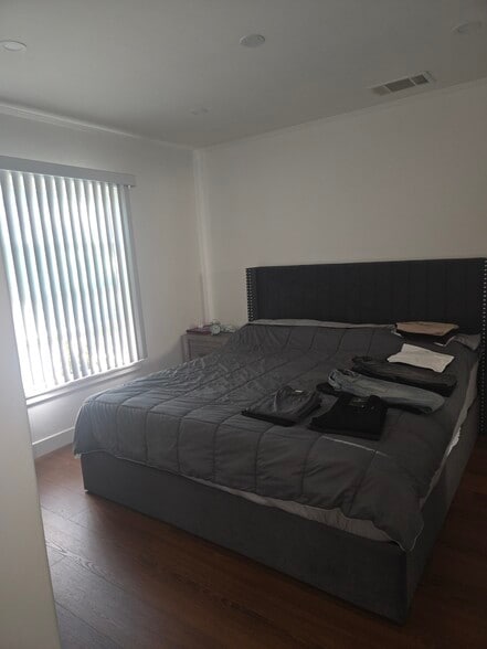 Building Photo - 1025 E Spazier Ave