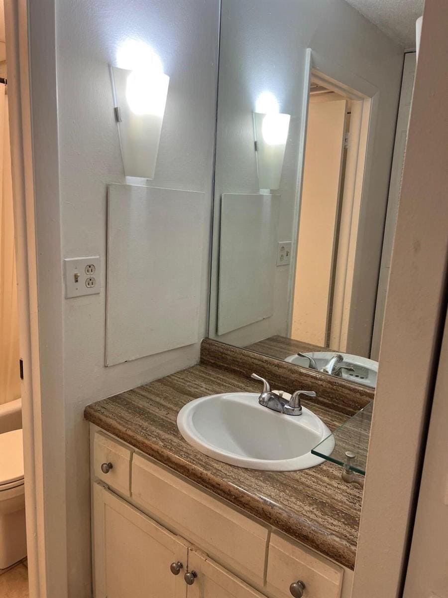 Building Photo - 3660 Inverrary Dr