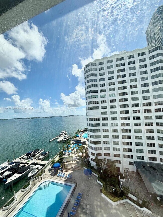 Building Photo - 801 Brickell Bay Dr