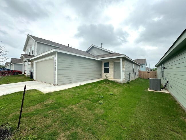 Building Photo - Ready For Move In- New One Story 3/2 - Mod...
