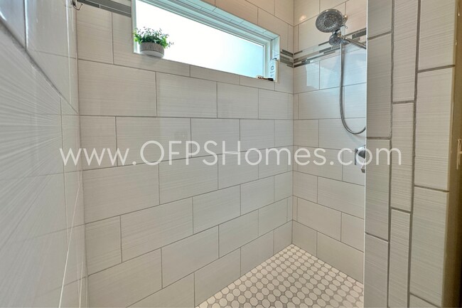 Building Photo - AVAILABLE! Modern 4BR Home - Beach & Base Proximity