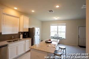 Building Photo - 10370 Dunlap