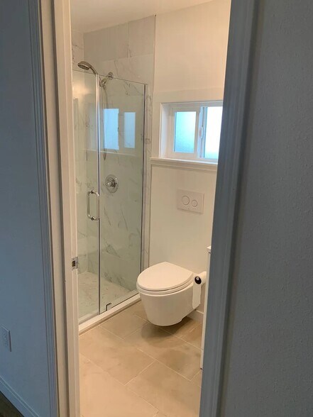 Building Photo - 666 9th St