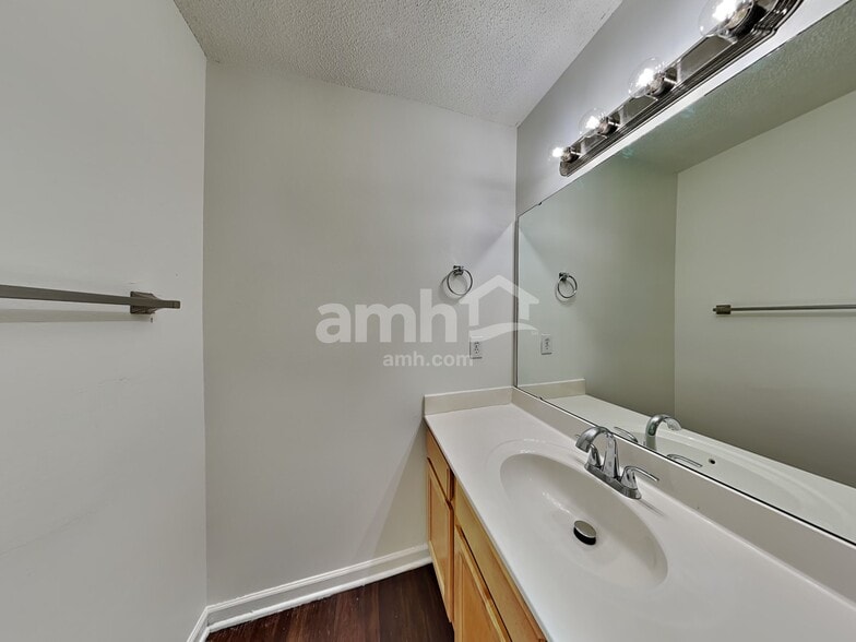 Building Photo - 3100 Marcony Way