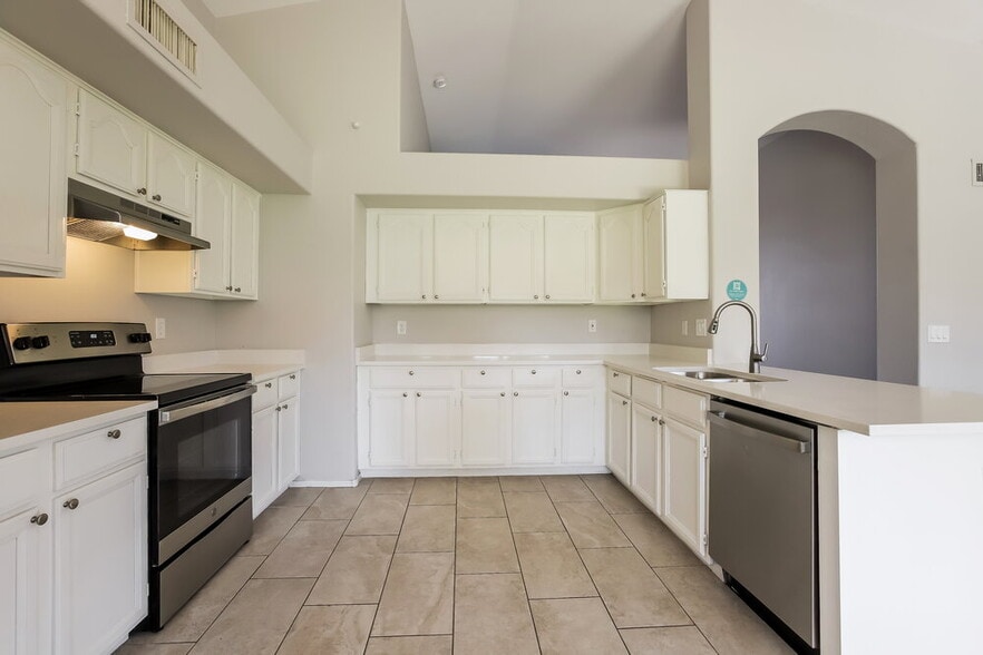 Building Photo - 4351 E Baywood Ave