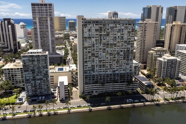 Building Photo - Walking Distance to the Beach & Furnished... Aloha Lani #1606 - 1 BD 1 BA 1 PRK