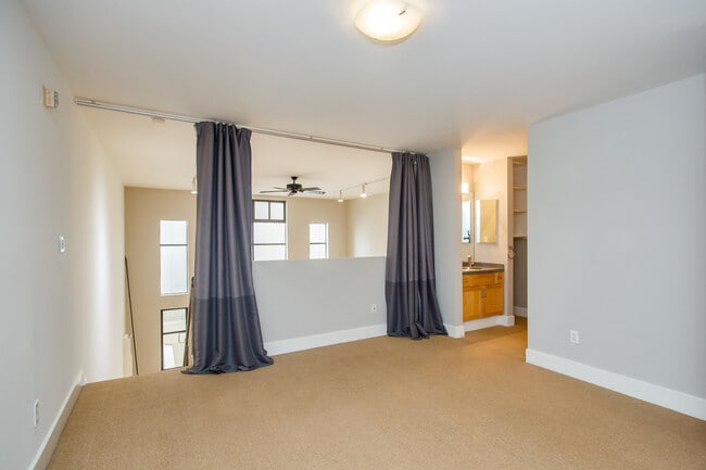 Building Photo - 125 Gilbert St