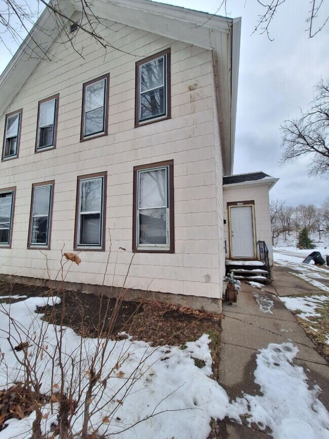 Building Photo - SL MON1527