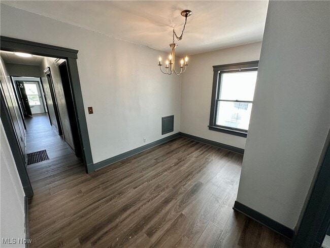 Building Photo - 1129 W Erie Ave