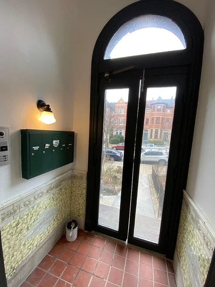 Building Photo - 2700 Saint Paul St