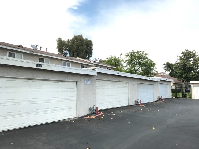 Building Photo - 3 Bedrooms, 2.5 Bath Townhome for Lease in Ontario with Water & Trash Included