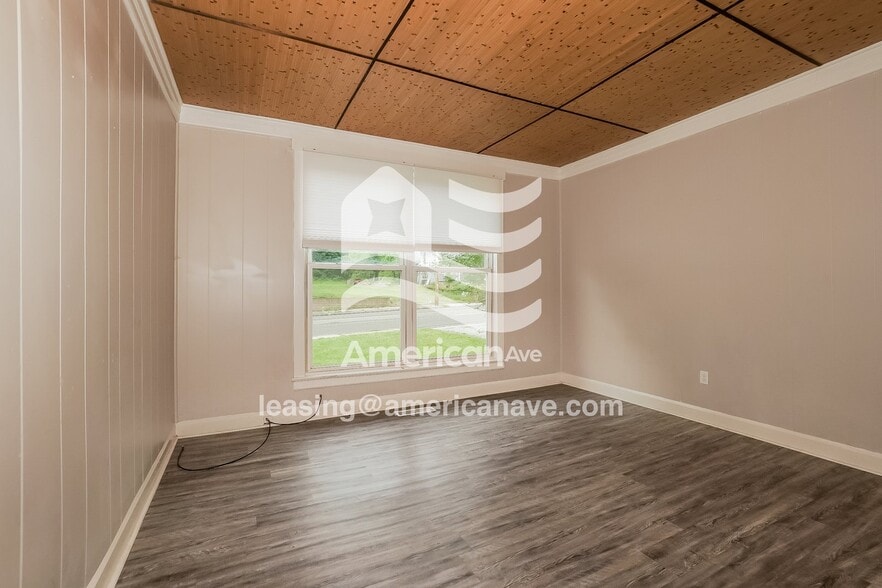 Building Photo - 691 Wooster Road North