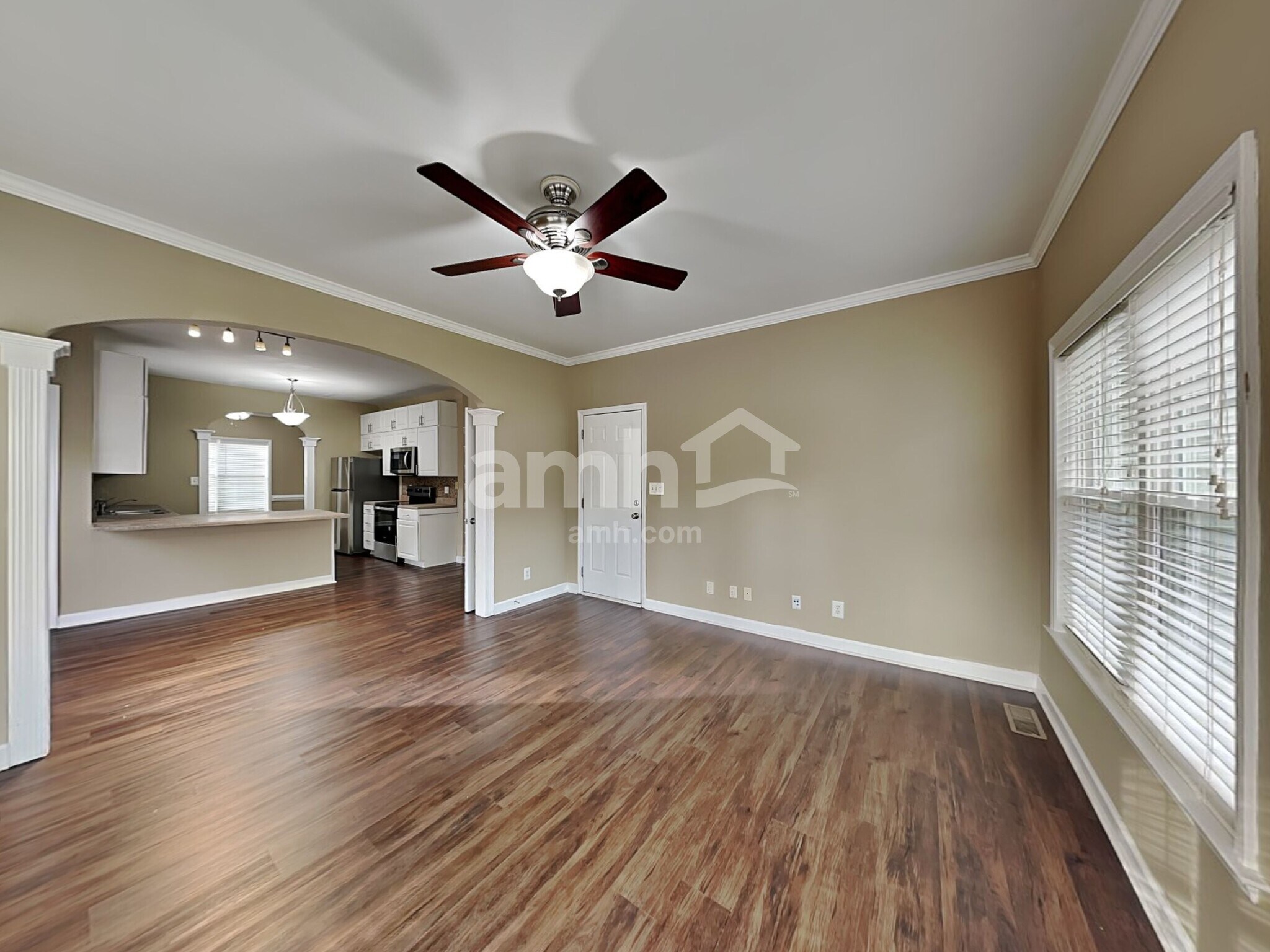 Building Photo - 105 Woodland Dr